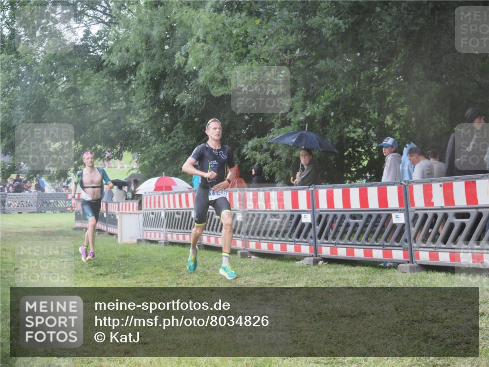21.06.2025 - 27. Vierlanden-Triathlon KatJ http://msf.ph/oto/8034826 15.06.2025 13:49:49 Ziel 1138, 1146 meine-sportfotos.de