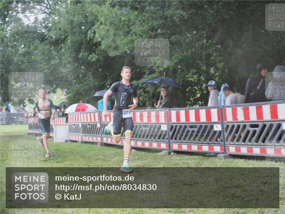 21.06.2025 - 27. Vierlanden-Triathlon KatJ http://msf.ph/oto/8034830 15.06.2025 13:49:49 Ziel 1138, 1146 meine-sportfotos.de
