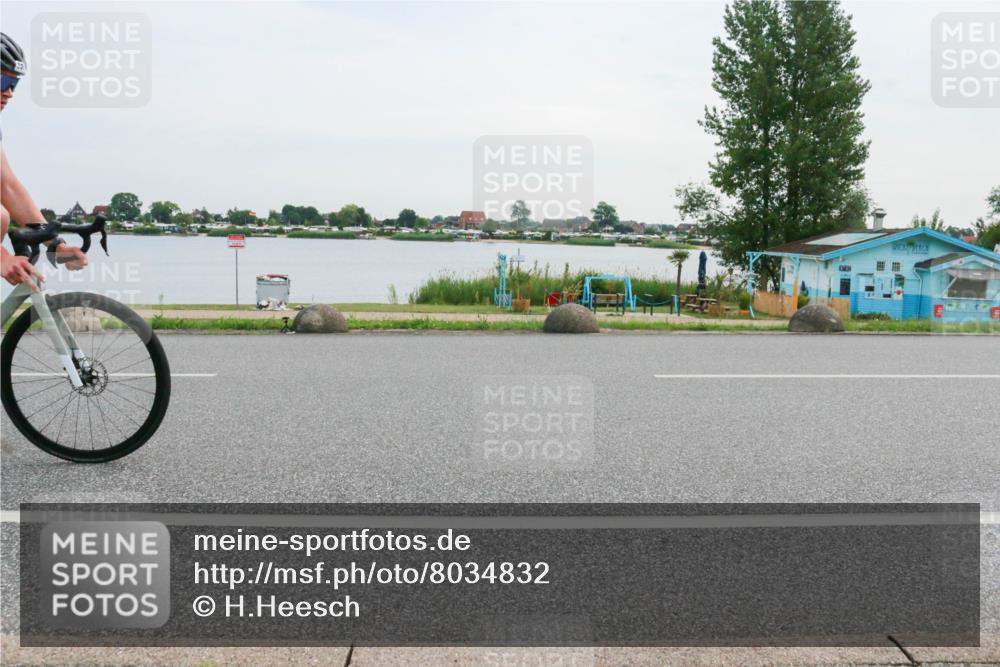15.06.2025 - 27. Vierlanden-Triathlon H.Heesch http://msf.ph/oto/8034832 15.06.2025 10:43:40 Radfahren 41, 232, 324 meine-sportfotos.de