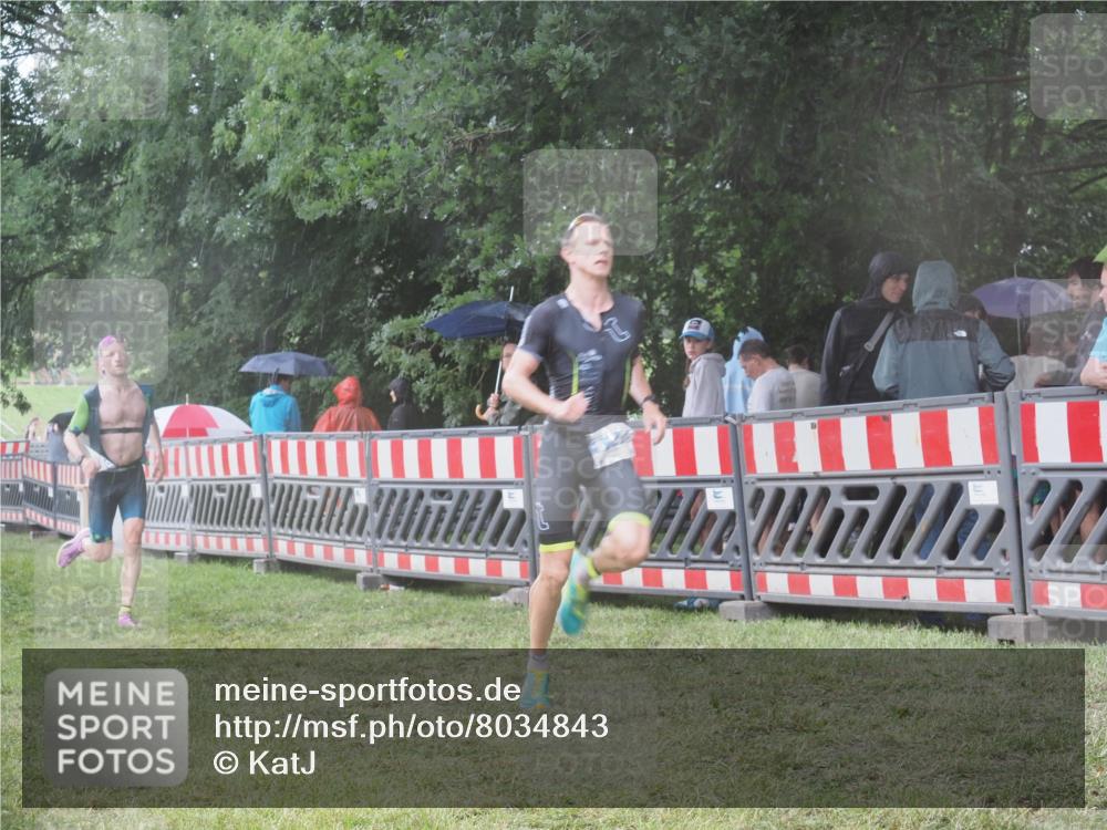 21.06.2025 - 27. Vierlanden-Triathlon KatJ http://msf.ph/oto/8034843 15.06.2025 13:49:49 Ziel 1138, 1146 meine-sportfotos.de