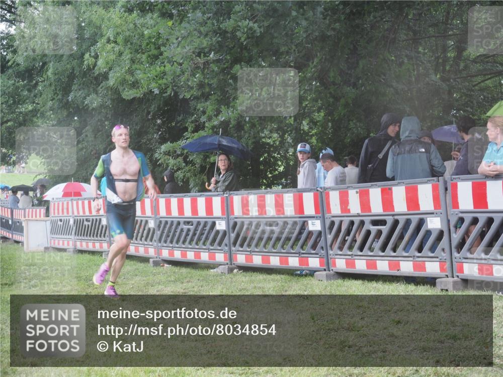 21.06.2025 - 27. Vierlanden-Triathlon KatJ http://msf.ph/oto/8034854 15.06.2025 13:49:50 Ziel 1138, 1146 meine-sportfotos.de
