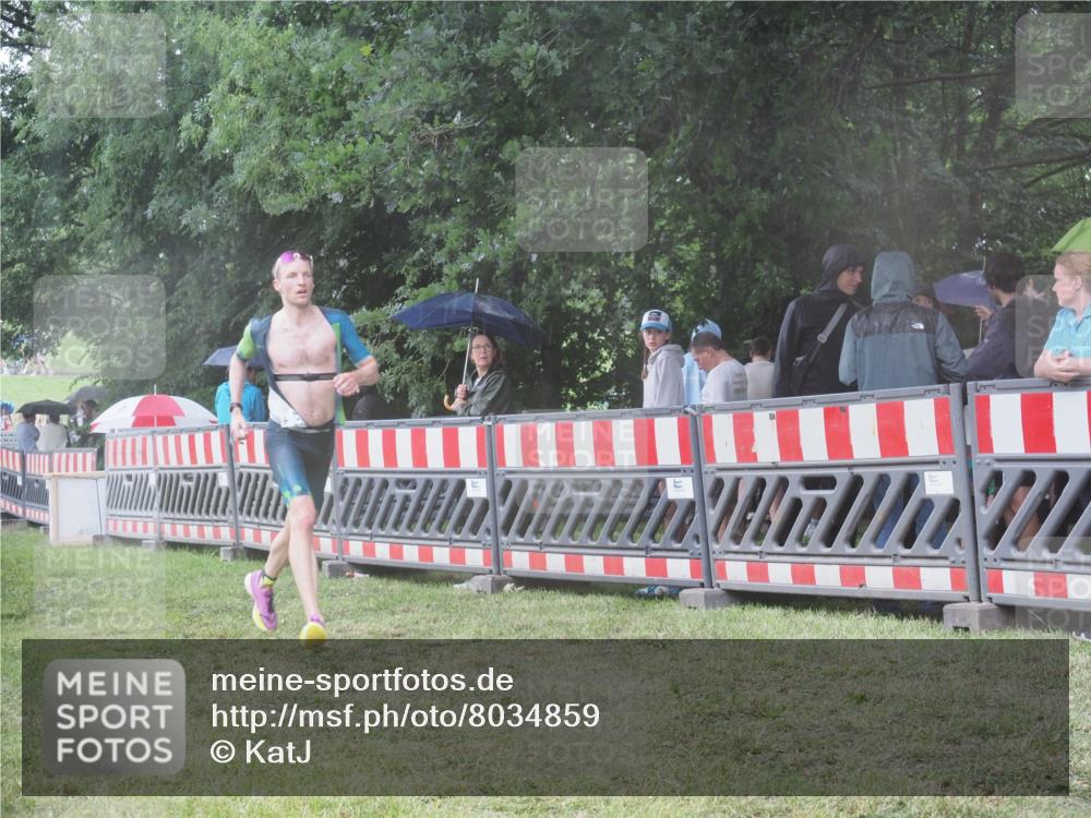21.06.2025 - 27. Vierlanden-Triathlon KatJ http://msf.ph/oto/8034859 15.06.2025 13:49:50 Ziel 1138, 1146 meine-sportfotos.de