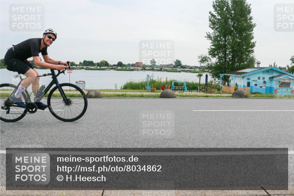 15.06.2025 - 27. Vierlanden-Triathlon H.Heesch http://msf.ph/oto/8034862 15.06.2025 10:43:47 Radfahren 232, 389 meine-sportfotos.de