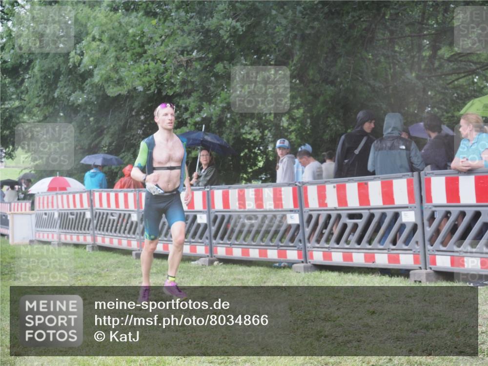 21.06.2025 - 27. Vierlanden-Triathlon KatJ http://msf.ph/oto/8034866 15.06.2025 13:49:50 Ziel 1138, 1146 meine-sportfotos.de