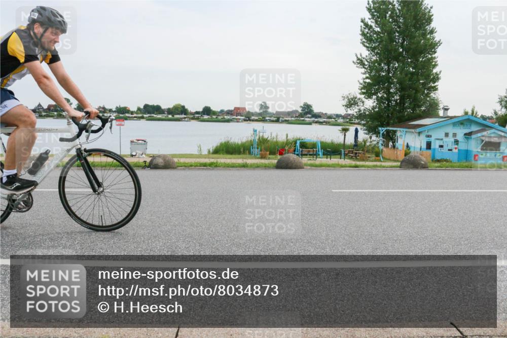 15.06.2025 - 27. Vierlanden-Triathlon H.Heesch http://msf.ph/oto/8034873 15.06.2025 10:44:00 Radfahren 225, 263, 383, 411 meine-sportfotos.de