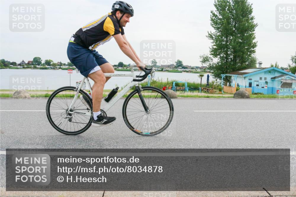 15.06.2025 - 27. Vierlanden-Triathlon H.Heesch http://msf.ph/oto/8034878 15.06.2025 10:44:00 Radfahren 225, 263, 383, 411 meine-sportfotos.de