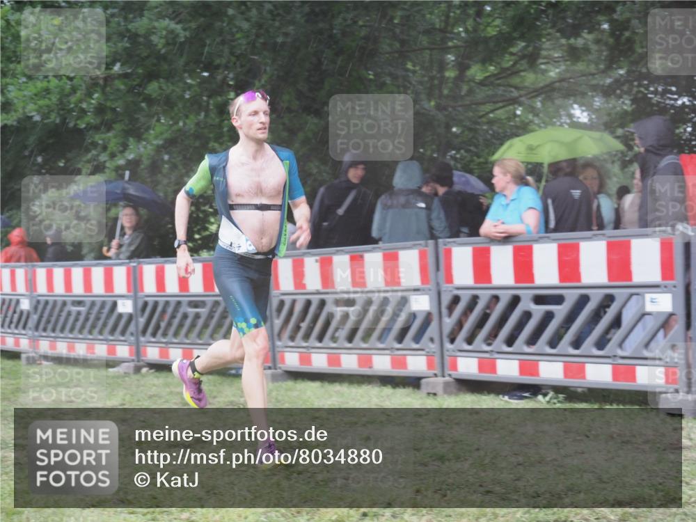 21.06.2025 - 27. Vierlanden-Triathlon KatJ http://msf.ph/oto/8034880 15.06.2025 13:49:51 Ziel 1138 meine-sportfotos.de