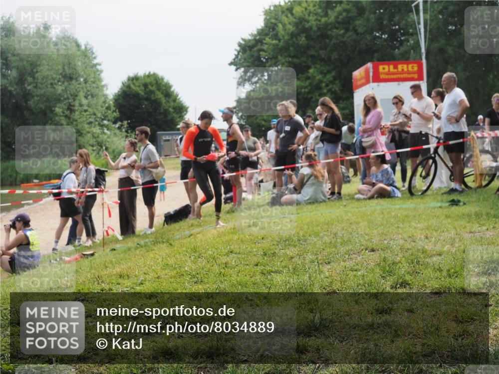 21.06.2025 - 27. Vierlanden-Triathlon KatJ http://msf.ph/oto/8034889 15.06.2025 11:19:22 Schwimmen 878, 901, 923 meine-sportfotos.de