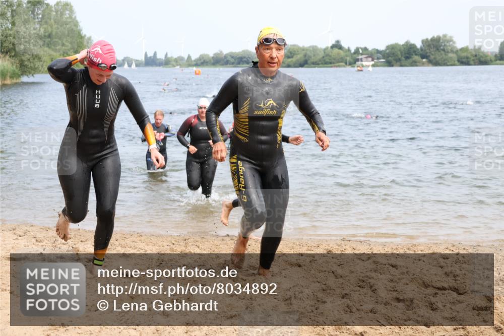 21.06.2025 - 27. Vierlanden-Triathlon Lena Gebhardt http://msf.ph/oto/8034892 15.06.2025 11:20:41 Schwimmen 879, 892, 924, 936, 941, 969, 1400 meine-sportfotos.de