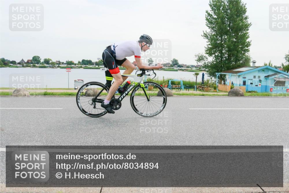 15.06.2025 - 27. Vierlanden-Triathlon H.Heesch http://msf.ph/oto/8034894 15.06.2025 10:44:03 Radfahren 18, 25, 225, 263, 383, 411 meine-sportfotos.de