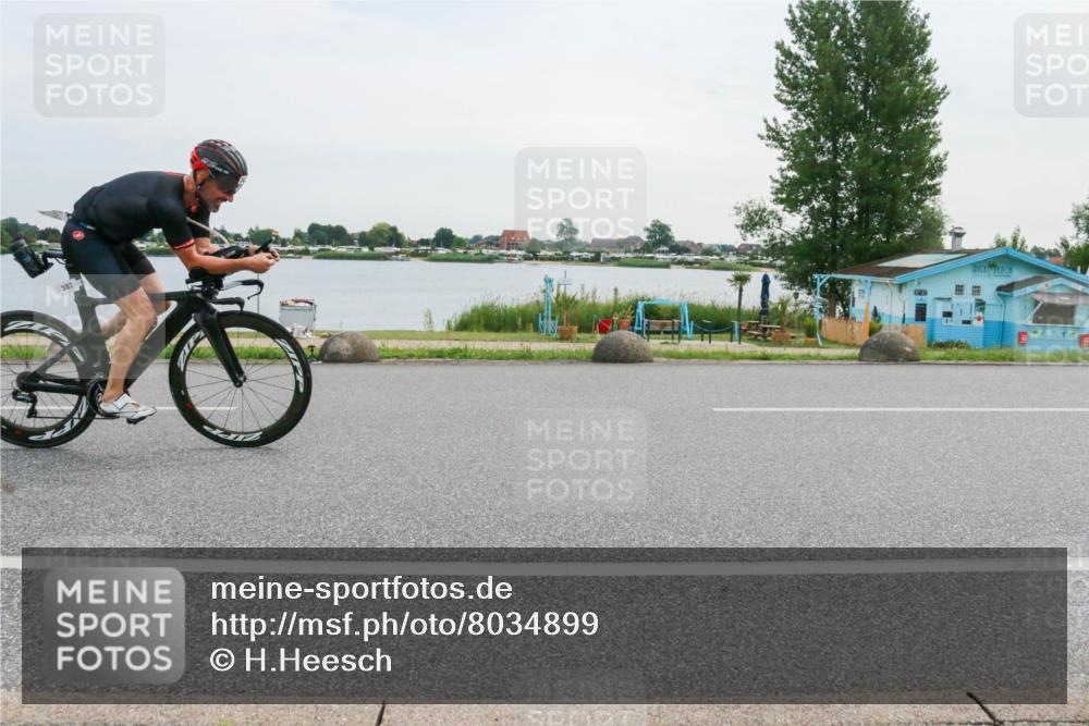 15.06.2025 - 27. Vierlanden-Triathlon H.Heesch http://msf.ph/oto/8034899 15.06.2025 10:44:04 Radfahren 18, 25, 225, 263, 383, 411 meine-sportfotos.de