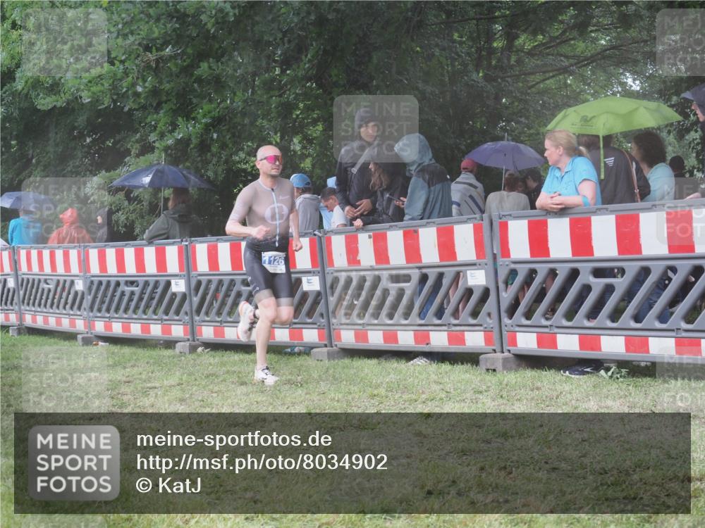 21.06.2025 - 27. Vierlanden-Triathlon KatJ http://msf.ph/oto/8034902 15.06.2025 13:50:06 Ziel 1102, 1126, 1160 meine-sportfotos.de