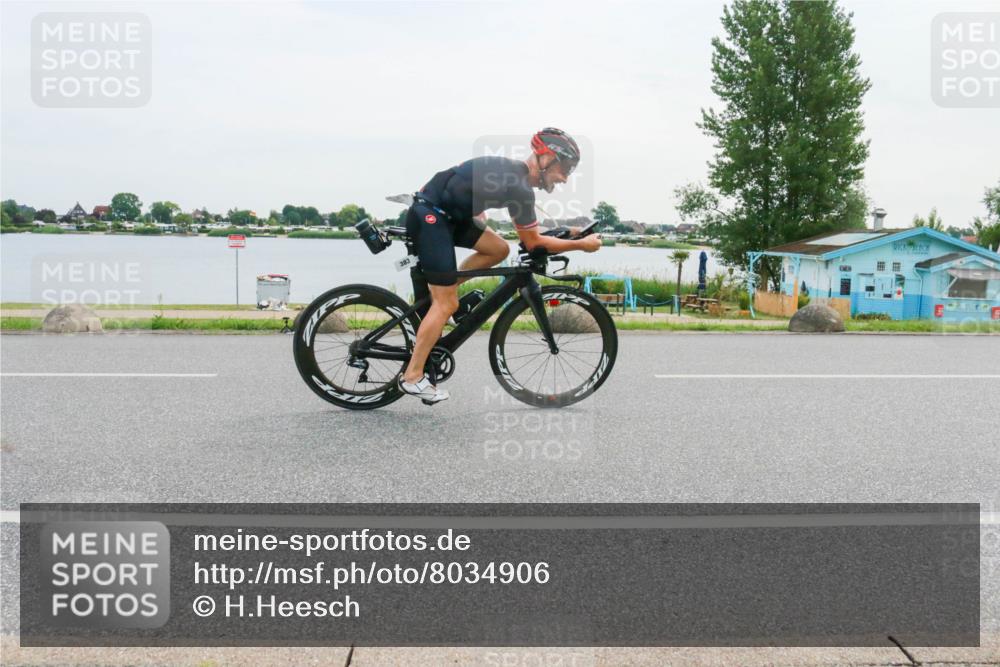15.06.2025 - 27. Vierlanden-Triathlon H.Heesch http://msf.ph/oto/8034906 15.06.2025 10:44:05 Radfahren 18, 25, 225, 383, 411 meine-sportfotos.de