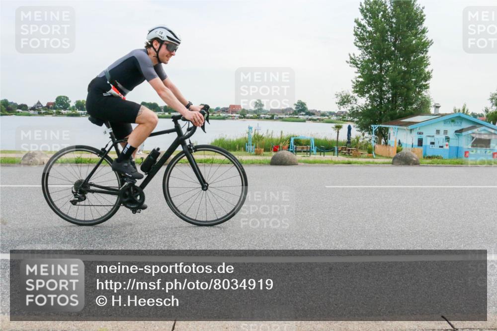 15.06.2025 - 27. Vierlanden-Triathlon H.Heesch http://msf.ph/oto/8034919 15.06.2025 10:44:06 Radfahren 18, 25, 225, 383, 411 meine-sportfotos.de