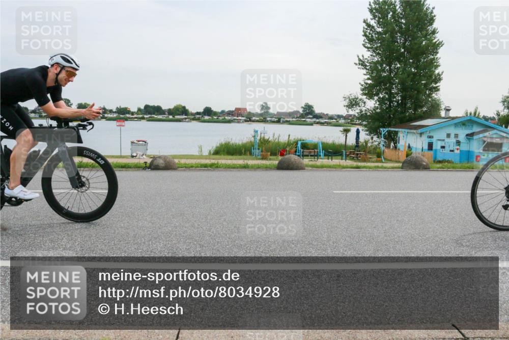 15.06.2025 - 27. Vierlanden-Triathlon H.Heesch http://msf.ph/oto/8034928 15.06.2025 10:44:06 Radfahren 18, 25, 225, 383, 411 meine-sportfotos.de