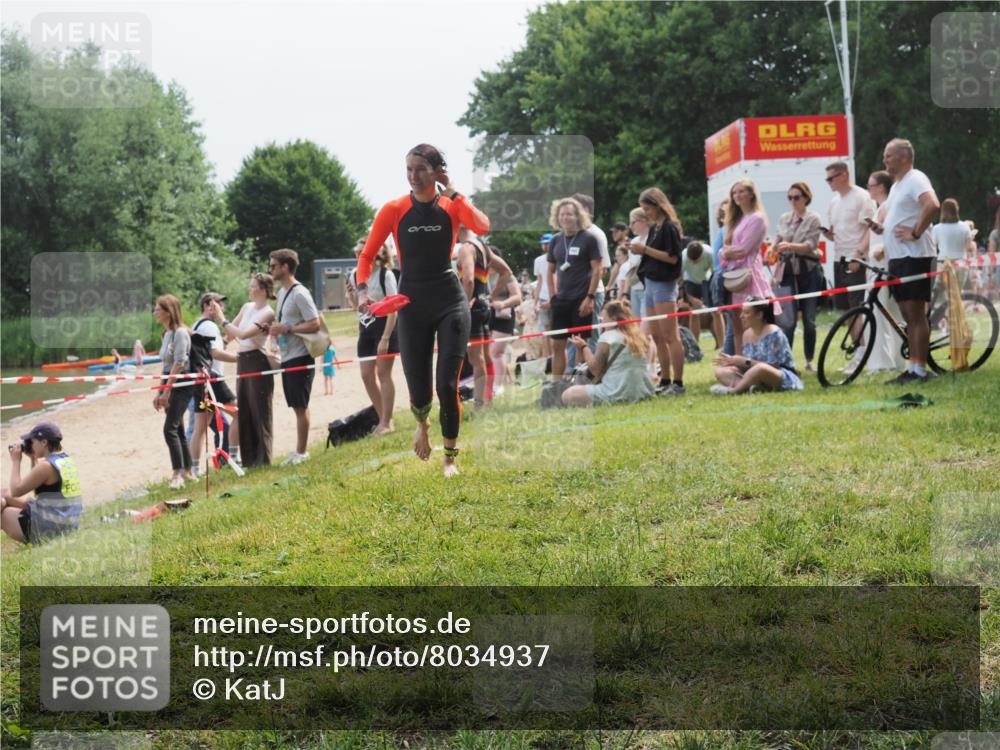 21.06.2025 - 27. Vierlanden-Triathlon KatJ http://msf.ph/oto/8034937 15.06.2025 11:19:24 Schwimmen 878, 901, 923 meine-sportfotos.de