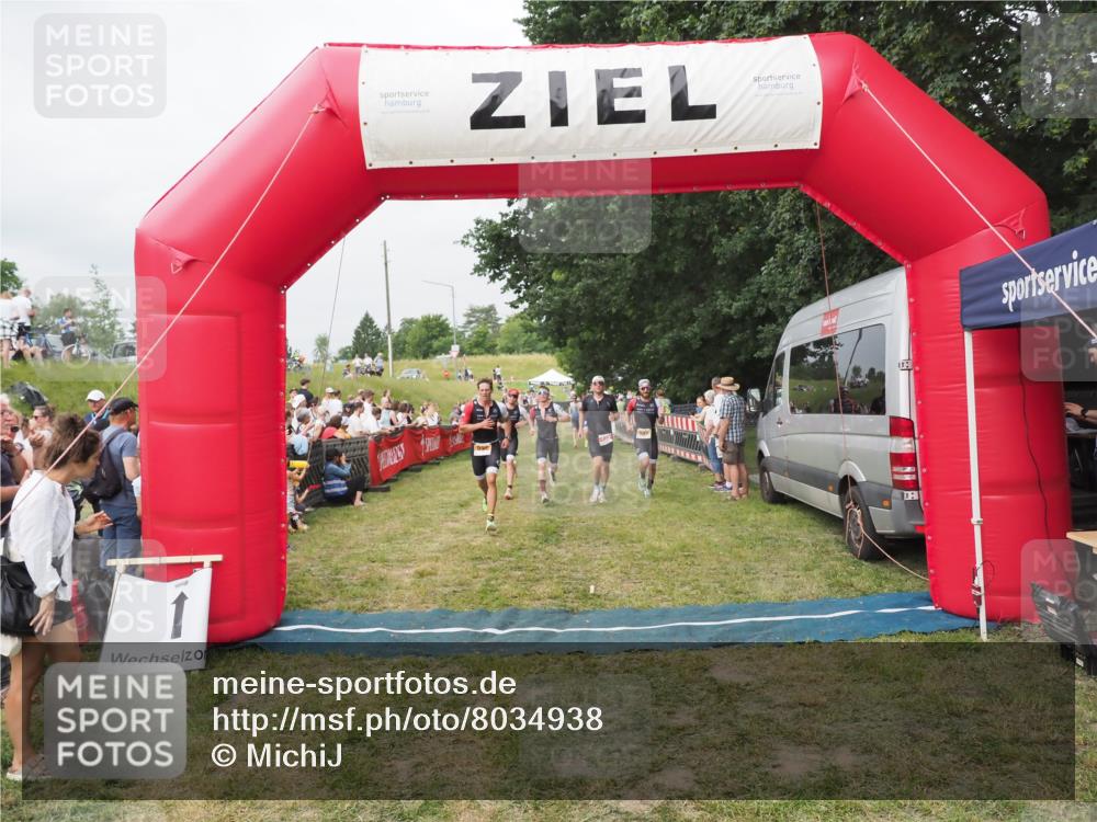 21.06.2025 - 27. Vierlanden-Triathlon MichiJ http://msf.ph/oto/8034938 15.06.2026 12:58:50 Ziel 111, 122, 662, 995, 996, 997, 998, 1010, 1011, 1012 meine-sportfotos.de