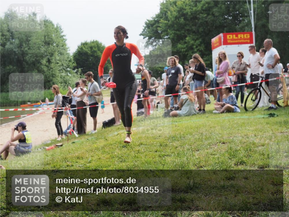 21.06.2025 - 27. Vierlanden-Triathlon KatJ http://msf.ph/oto/8034955 15.06.2025 11:19:24 Schwimmen 878, 901, 923 meine-sportfotos.de