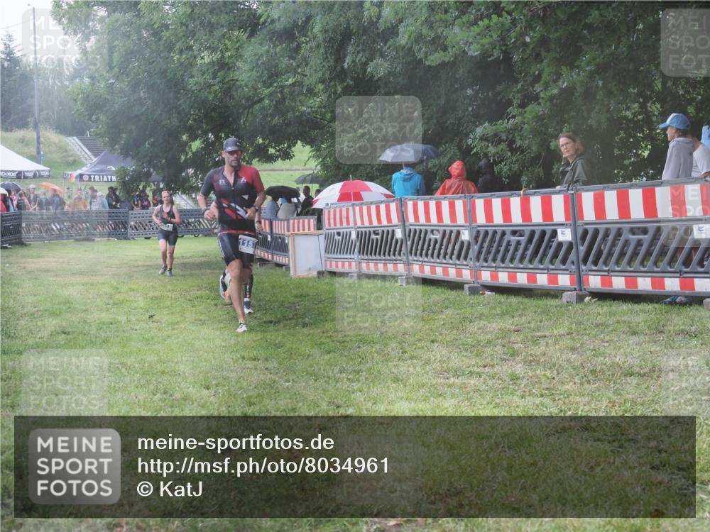 21.06.2025 - 27. Vierlanden-Triathlon KatJ http://msf.ph/oto/8034961 15.06.2025 13:50:27 Ziel 123, 933, 1157 meine-sportfotos.de
