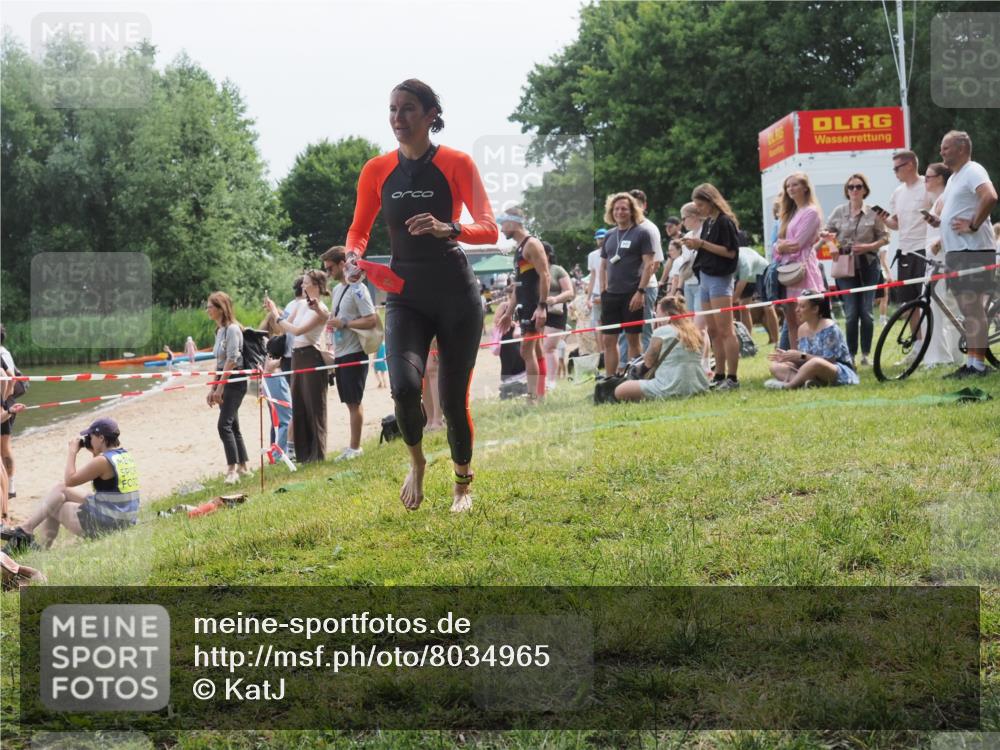 21.06.2025 - 27. Vierlanden-Triathlon KatJ http://msf.ph/oto/8034965 15.06.2025 11:19:24 Schwimmen 878, 901, 923 meine-sportfotos.de