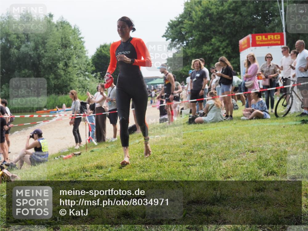 21.06.2025 - 27. Vierlanden-Triathlon KatJ http://msf.ph/oto/8034971 15.06.2025 11:19:24 Schwimmen 878, 901, 923 meine-sportfotos.de