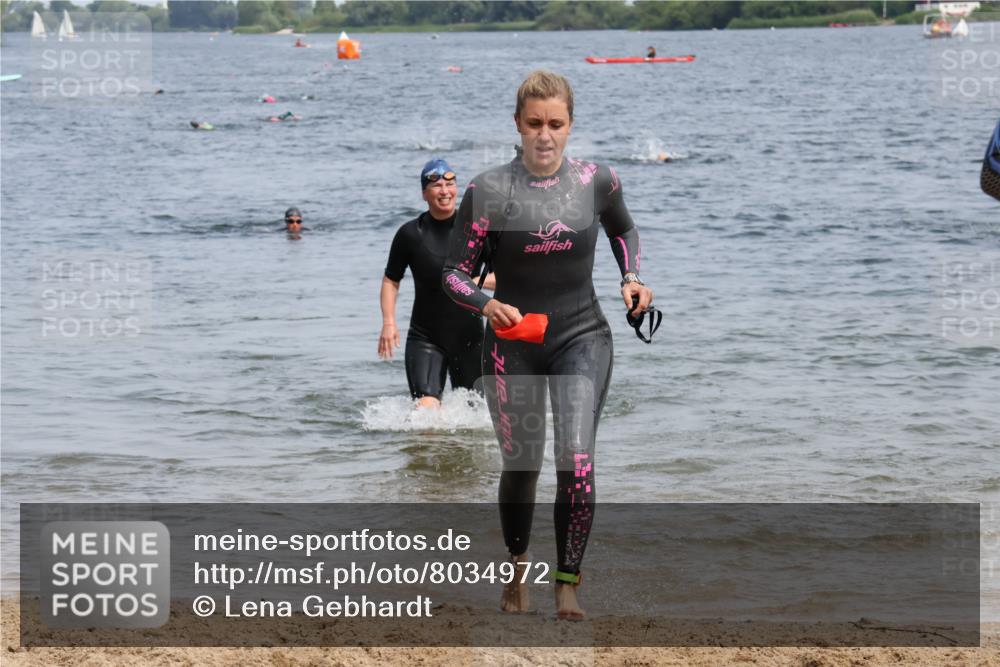 21.06.2025 - 27. Vierlanden-Triathlon Lena Gebhardt http://msf.ph/oto/8034972 15.06.2025 11:20:49 Schwimmen 879, 892, 918, 924, 936, 941, 965, 1400 meine-sportfotos.de