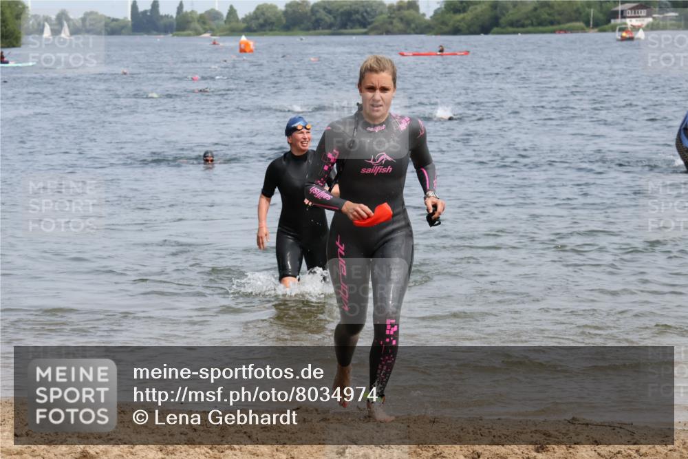 21.06.2025 - 27. Vierlanden-Triathlon Lena Gebhardt http://msf.ph/oto/8034974 15.06.2025 11:20:49 Schwimmen 879, 892, 918, 924, 936, 941, 965, 1400 meine-sportfotos.de