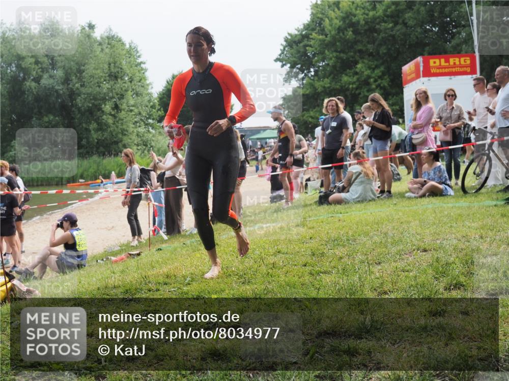21.06.2025 - 27. Vierlanden-Triathlon KatJ http://msf.ph/oto/8034977 15.06.2025 11:19:25 Schwimmen 875, 878, 901, 923 meine-sportfotos.de