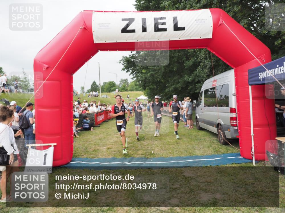 21.06.2025 - 27. Vierlanden-Triathlon MichiJ http://msf.ph/oto/8034978 15.06.2026 12:58:51 Ziel 111, 122, 662, 995, 996, 997, 998, 1010, 1011, 1012, 1013 meine-sportfotos.de