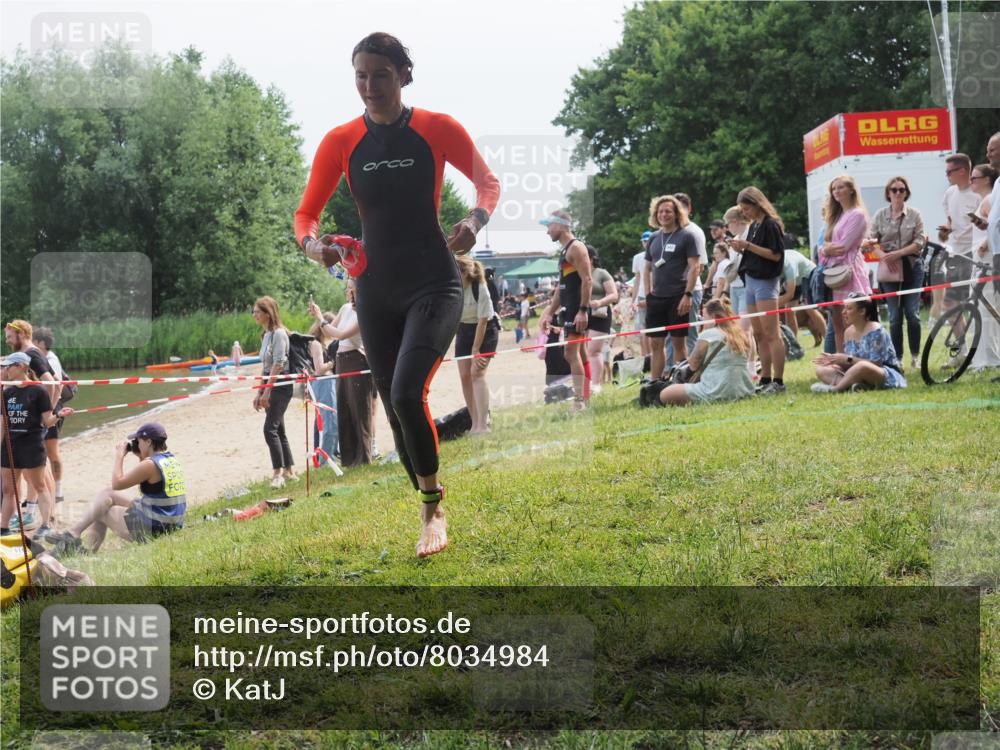 21.06.2025 - 27. Vierlanden-Triathlon KatJ http://msf.ph/oto/8034984 15.06.2025 11:19:25 Schwimmen 875, 878, 901, 923 meine-sportfotos.de
