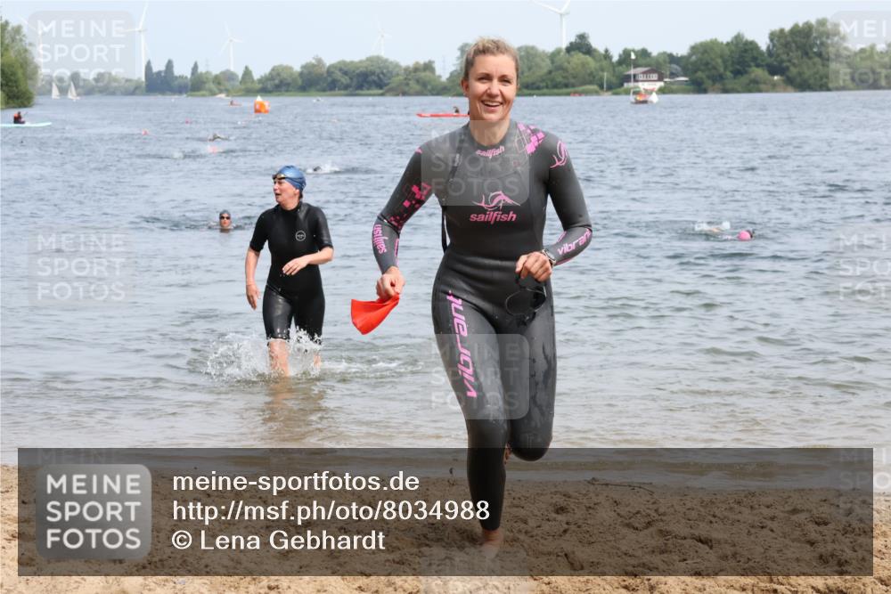 21.06.2025 - 27. Vierlanden-Triathlon Lena Gebhardt http://msf.ph/oto/8034988 15.06.2025 11:20:50 Schwimmen 879, 892, 918, 924, 936, 941, 965, 1400 meine-sportfotos.de