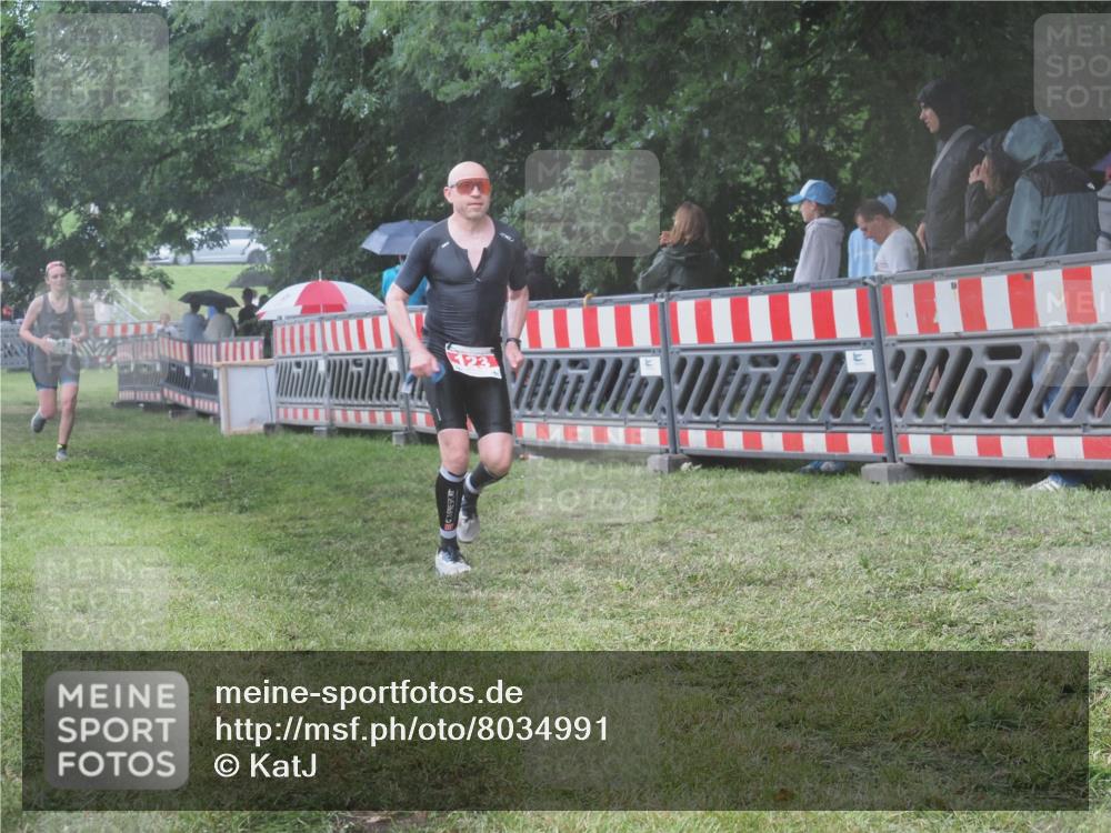 21.06.2025 - 27. Vierlanden-Triathlon KatJ http://msf.ph/oto/8034991 15.06.2025 13:50:30 Ziel 123, 933, 1101, 1157 meine-sportfotos.de