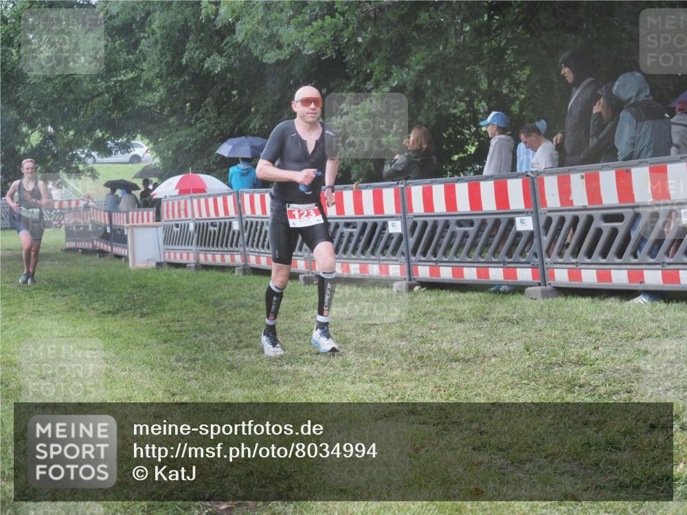 21.06.2025 - 27. Vierlanden-Triathlon KatJ http://msf.ph/oto/8034994 15.06.2025 13:50:30 Ziel 123, 933, 1101, 1157 meine-sportfotos.de