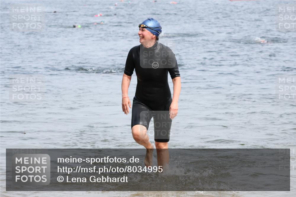 21.06.2025 - 27. Vierlanden-Triathlon Lena Gebhardt http://msf.ph/oto/8034995 15.06.2025 11:20:51 Schwimmen 879, 892, 918, 924, 936, 941, 965 meine-sportfotos.de