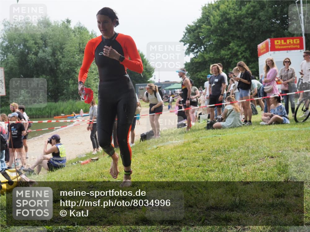 21.06.2025 - 27. Vierlanden-Triathlon KatJ http://msf.ph/oto/8034996 15.06.2025 11:19:25 Schwimmen 875, 878, 901, 923 meine-sportfotos.de