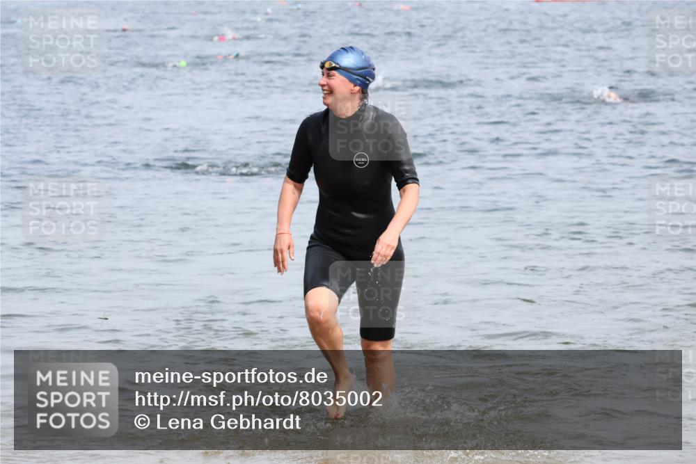 21.06.2025 - 27. Vierlanden-Triathlon Lena Gebhardt http://msf.ph/oto/8035002 15.06.2025 11:20:51 Schwimmen 879, 892, 918, 924, 936, 941, 965 meine-sportfotos.de