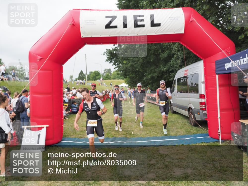 21.06.2025 - 27. Vierlanden-Triathlon MichiJ http://msf.ph/oto/8035009 15.06.2026 12:58:51 Ziel 111, 122, 662, 995, 996, 997, 998, 1010, 1011, 1012, 1013 meine-sportfotos.de