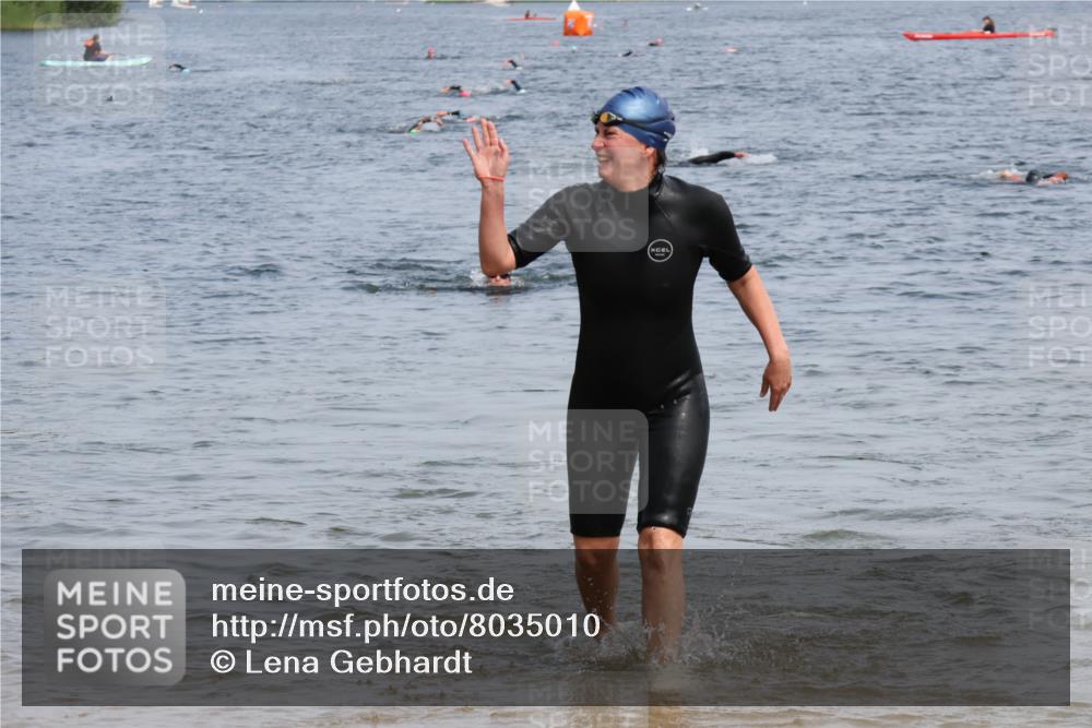 21.06.2025 - 27. Vierlanden-Triathlon Lena Gebhardt http://msf.ph/oto/8035010 15.06.2025 11:20:52 Schwimmen 879, 892, 918, 924, 936, 941, 965 meine-sportfotos.de