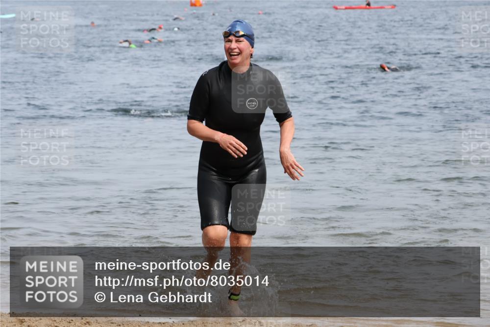 21.06.2025 - 27. Vierlanden-Triathlon Lena Gebhardt http://msf.ph/oto/8035014 15.06.2025 11:20:53 Schwimmen 892, 918, 924, 936, 965 meine-sportfotos.de