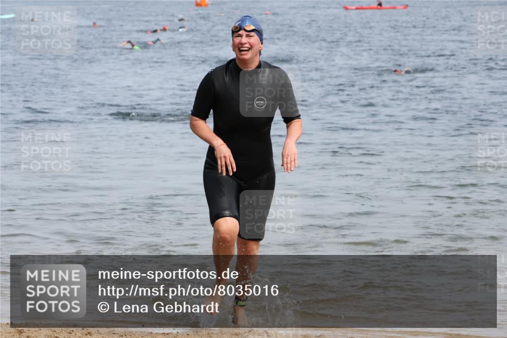 21.06.2025 - 27. Vierlanden-Triathlon Lena Gebhardt http://msf.ph/oto/8035016 15.06.2025 11:20:53 Schwimmen 892, 918, 924, 936, 965 meine-sportfotos.de