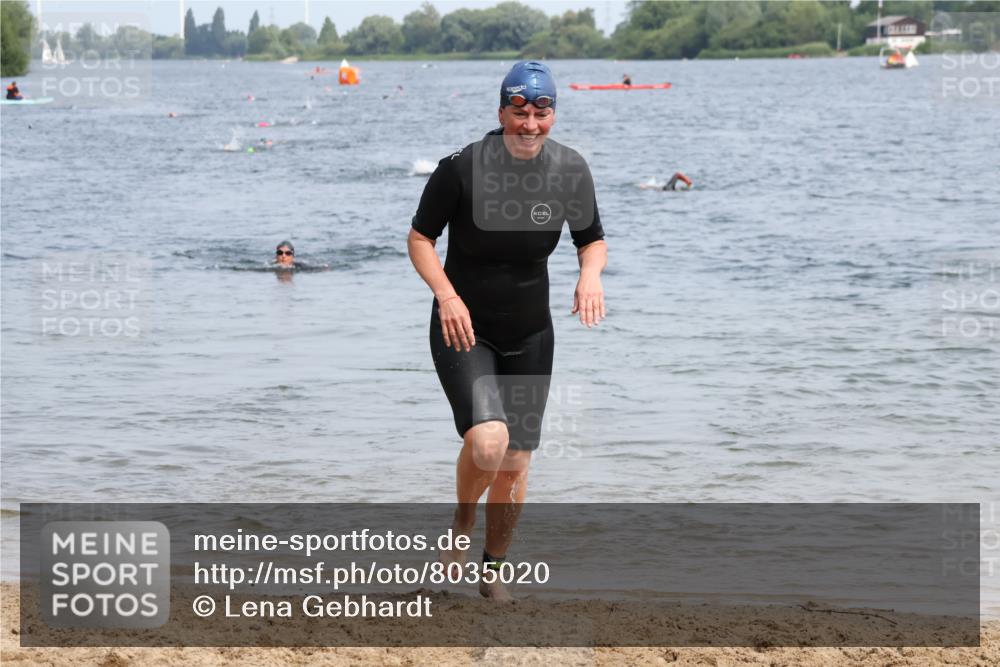 21.06.2025 - 27. Vierlanden-Triathlon Lena Gebhardt http://msf.ph/oto/8035020 15.06.2025 11:20:54 Schwimmen 892, 918, 936, 965 meine-sportfotos.de