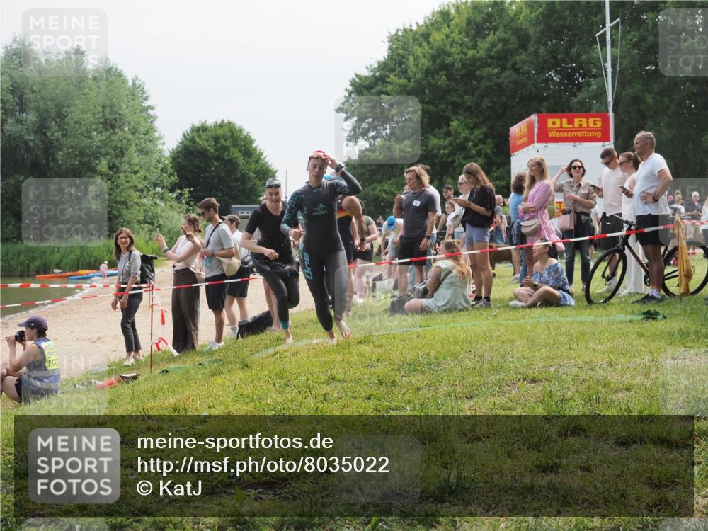 21.06.2025 - 27. Vierlanden-Triathlon KatJ http://msf.ph/oto/8035022 15.06.2025 11:19:28 Schwimmen 875, 878, 901, 923 meine-sportfotos.de