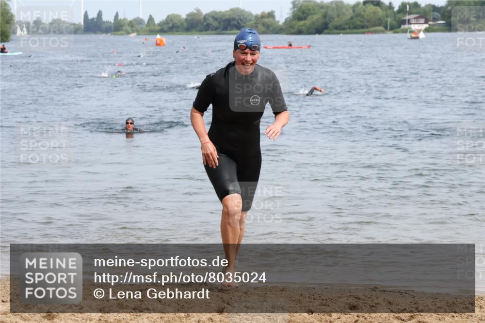 21.06.2025 - 27. Vierlanden-Triathlon Lena Gebhardt http://msf.ph/oto/8035024 15.06.2025 11:20:54 Schwimmen 892, 918, 936, 965 meine-sportfotos.de