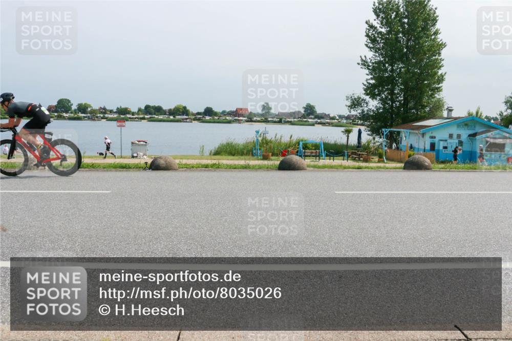 21.06.2025 - 27. Vierlanden-Triathlon H.Heesch http://msf.ph/oto/8035026 15.06.2025 11:43:27 Radfahren 727, 747 meine-sportfotos.de