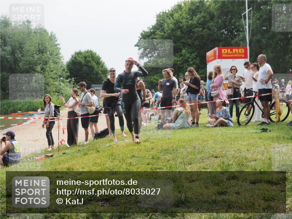 21.06.2025 - 27. Vierlanden-Triathlon KatJ http://msf.ph/oto/8035027 15.06.2025 11:19:29 Schwimmen 875, 878, 901, 923 meine-sportfotos.de