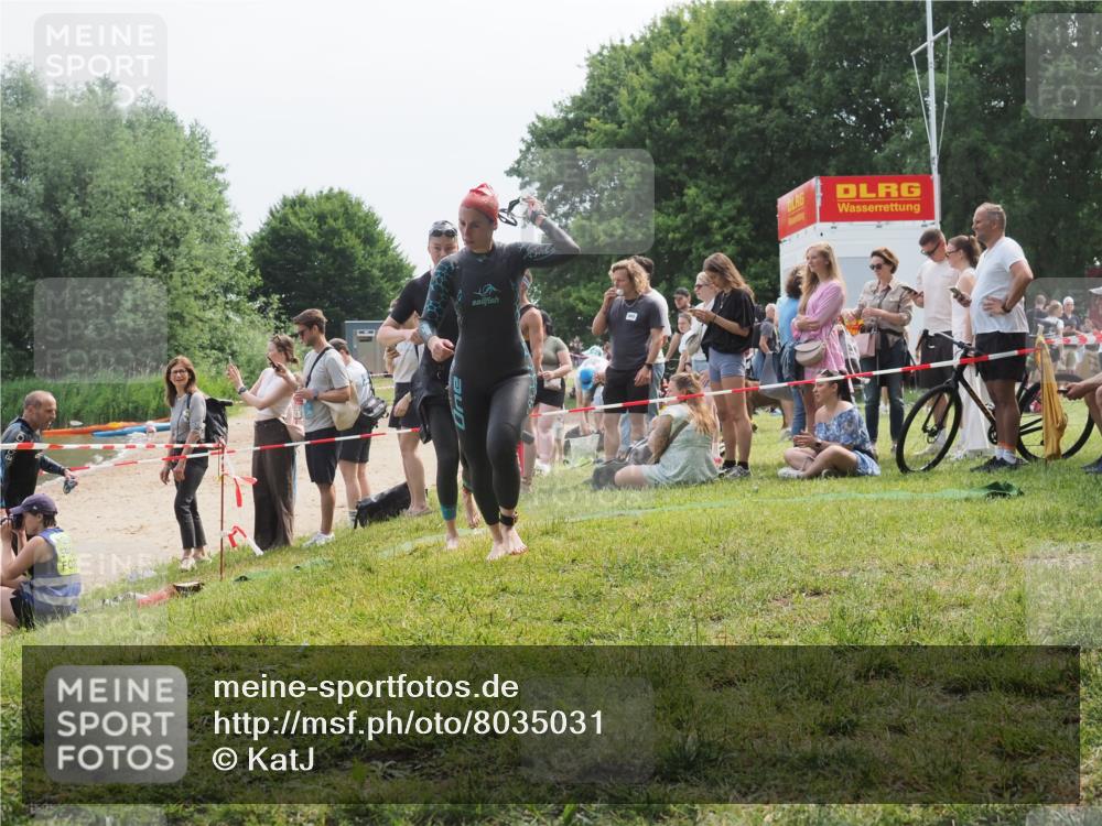 21.06.2025 - 27. Vierlanden-Triathlon KatJ http://msf.ph/oto/8035031 15.06.2025 11:19:29 Schwimmen 875, 878, 901, 923 meine-sportfotos.de