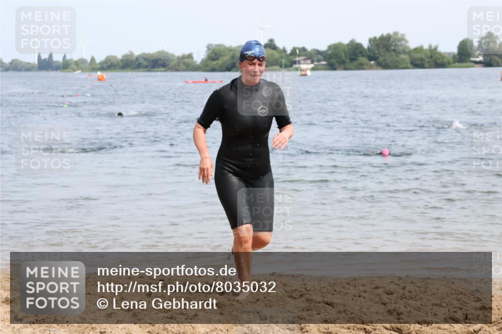 21.06.2025 - 27. Vierlanden-Triathlon Lena Gebhardt http://msf.ph/oto/8035032 15.06.2025 11:20:54 Schwimmen 892, 918, 936, 965 meine-sportfotos.de