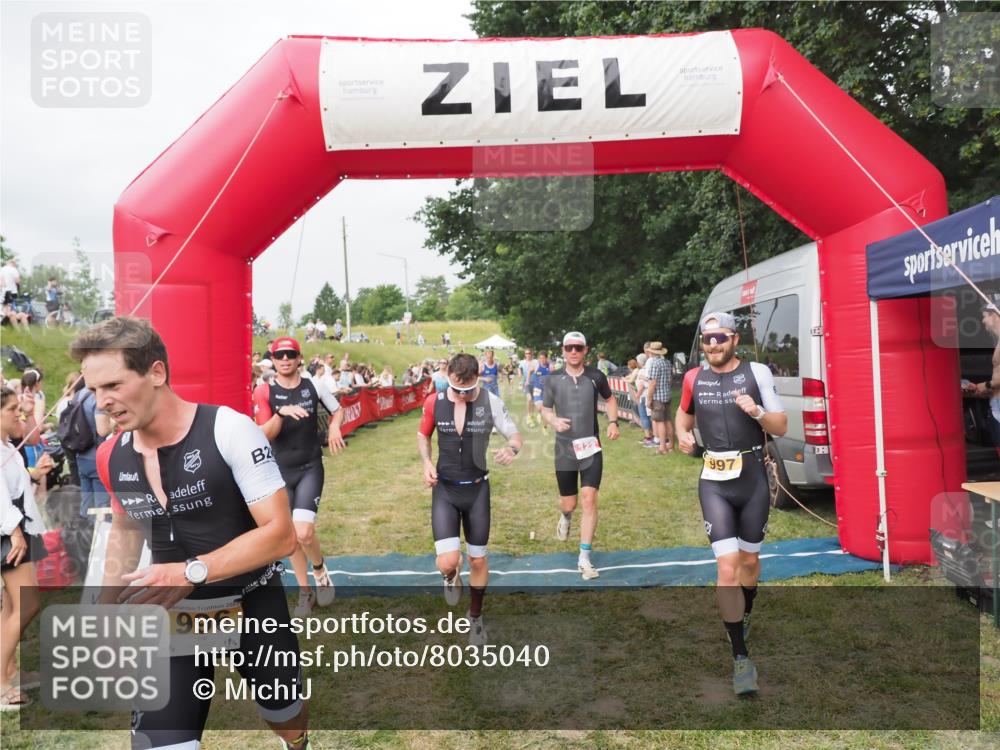 21.06.2025 - 27. Vierlanden-Triathlon MichiJ http://msf.ph/oto/8035040 15.06.2026 12:58:52 Ziel 122, 662, 995, 996, 997, 998, 1010, 1011, 1012, 1013 meine-sportfotos.de