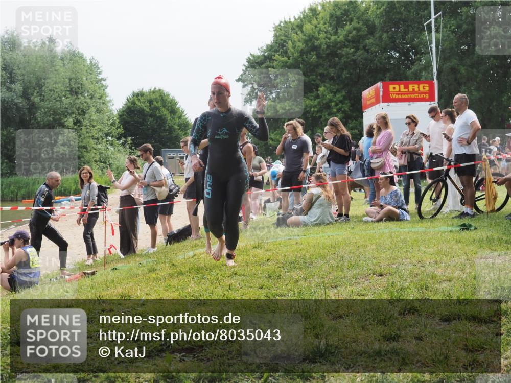 21.06.2025 - 27. Vierlanden-Triathlon KatJ http://msf.ph/oto/8035043 15.06.2025 11:19:29 Schwimmen 875, 878, 901, 923 meine-sportfotos.de