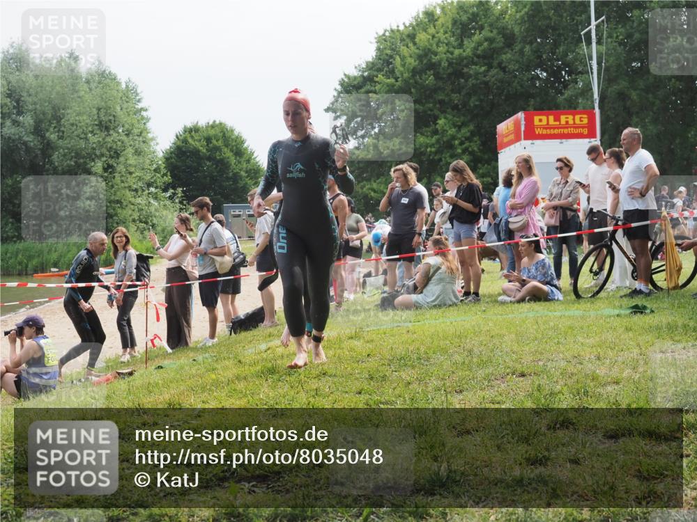 21.06.2025 - 27. Vierlanden-Triathlon KatJ http://msf.ph/oto/8035048 15.06.2025 11:19:29 Schwimmen 875, 878, 901, 923 meine-sportfotos.de